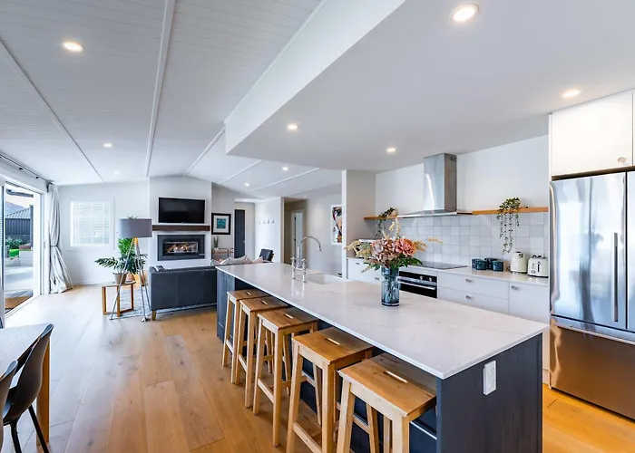 Farrant Drive Hideaway With Mountain Views