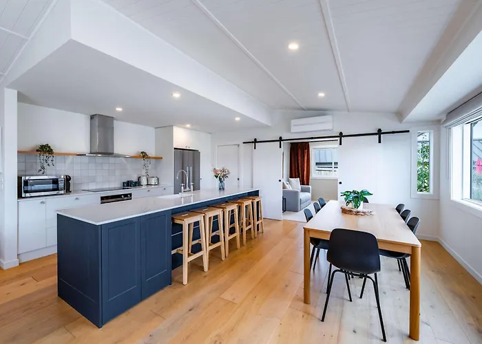 Farrant Drive Hideaway With Mountain Views Holiday home Wanaka