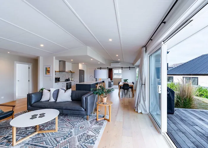 Farrant Drive Hideaway With Mountain Views * Wanaka