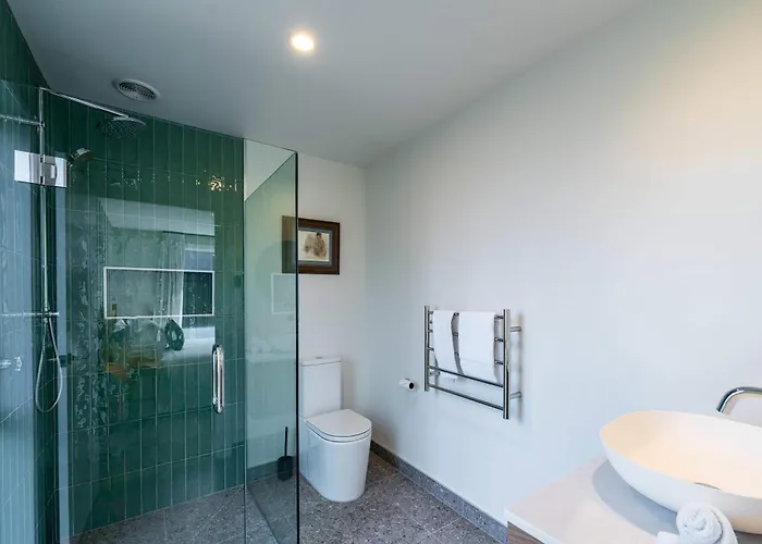 Farrant Drive Hideaway With Mountain Views * Wanaka
