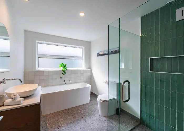 Farrant Drive Hideaway With Mountain Views * Wanaka