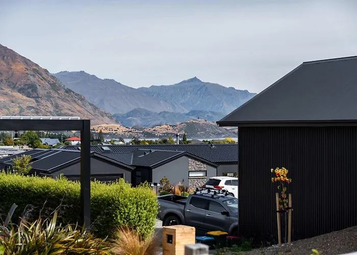 Farrant Drive Hideaway With Mountain Views Holiday home Wanaka