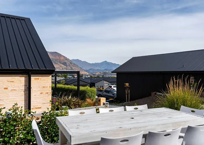 Farrant Drive Hideaway With Mountain Views Holiday home